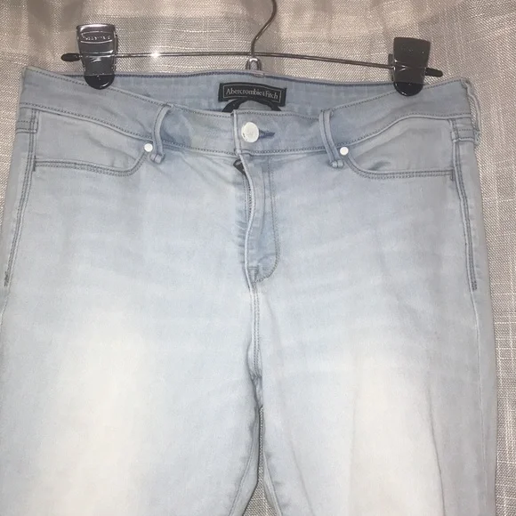 A&F Distressed Light Wash Cropped Skinny Jeans - Picture 3 of 6